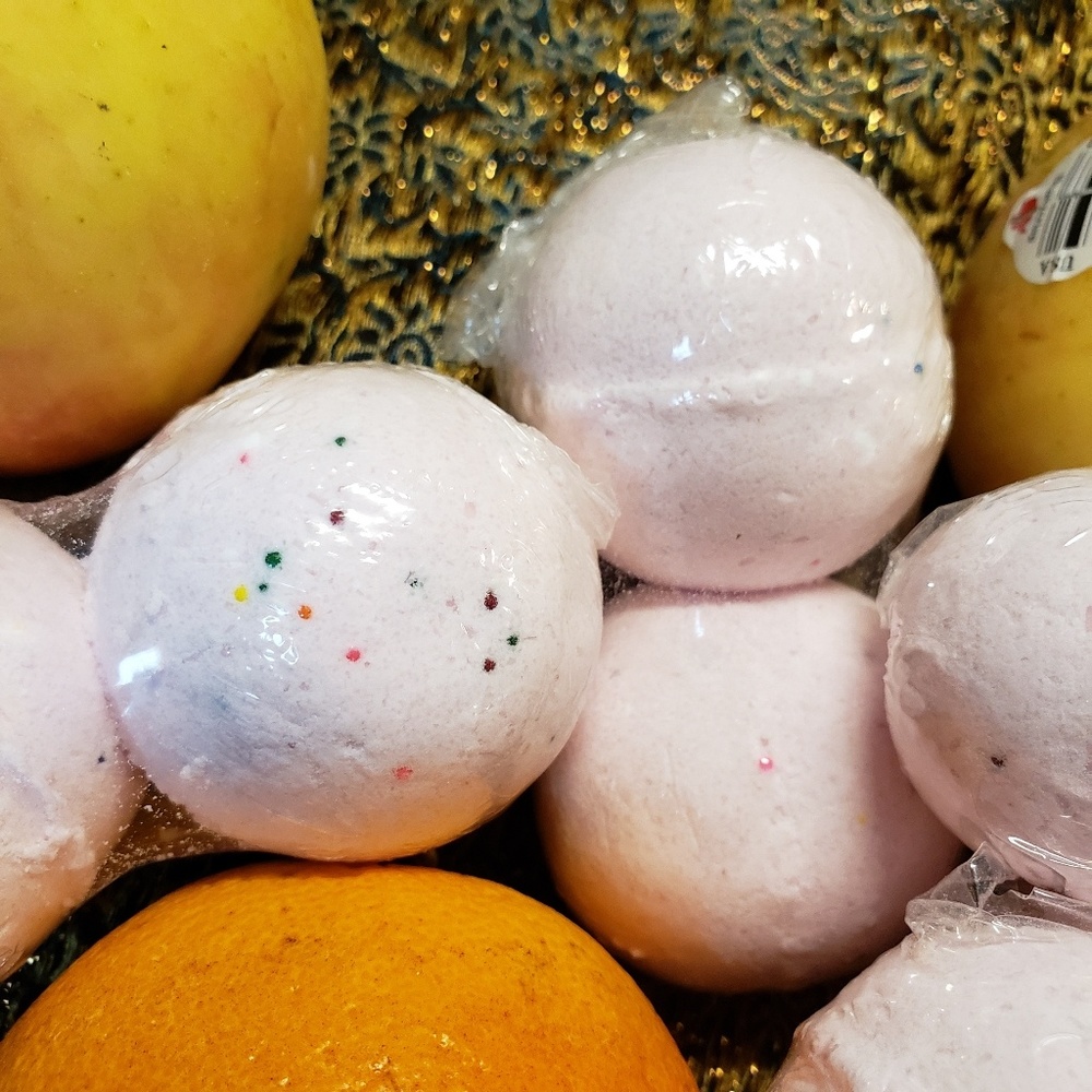 Handmade bath bombs - Picture 2 of 3